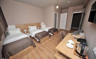 Отель Boho Tiflis Hotel Тбилиси Стандартный трехместный номер-2